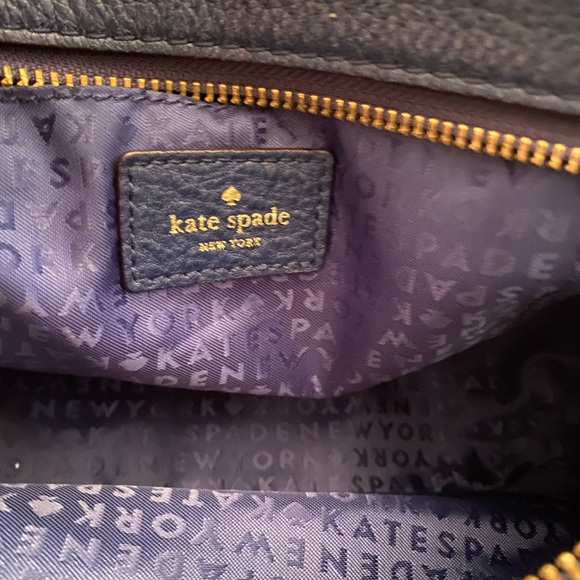 This genuine leather zip up purse is a dark navy blue. - Picture 5 of 7